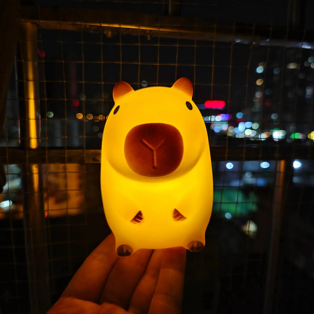 Luminária Capivara de Silicone Sem Fio - Luz Noturna e Decoração de Quarto - LojaLira